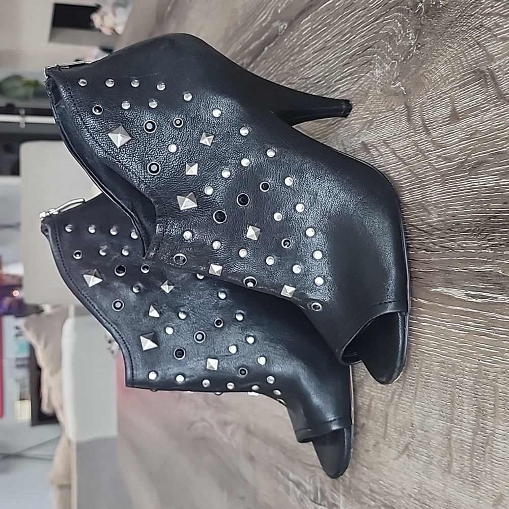 Vince Camuto Annan Leather Studded Peep Toe Ankle Booties 9.5